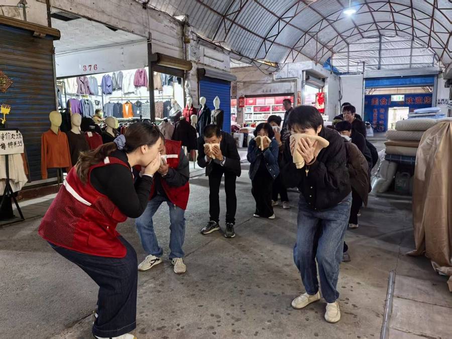 别等火来才着急！金山卫这场演练给商户敲响安全警钟