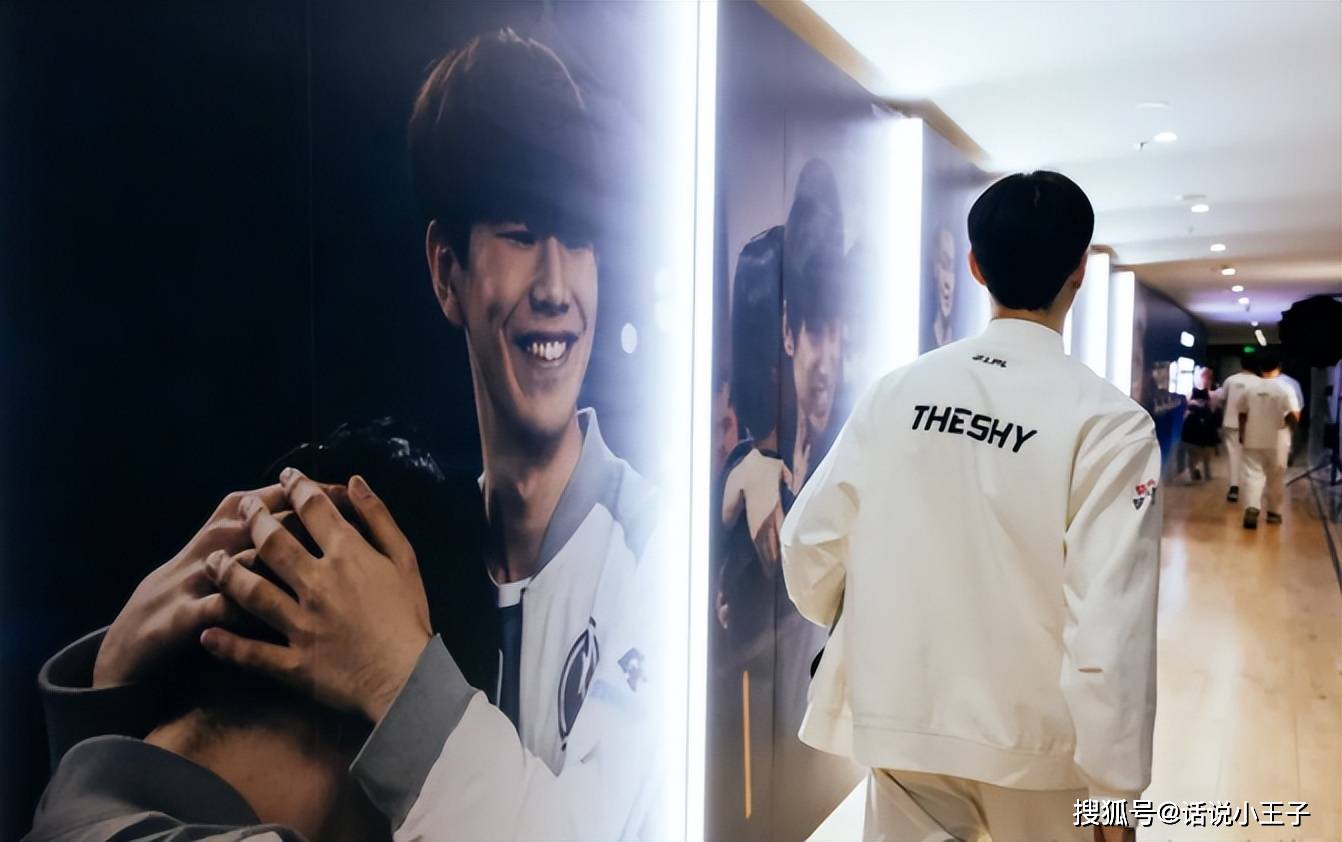 IG迎来巨大转机！粉丝偶遇Theshy，亲口回应明年是否接着打比赛