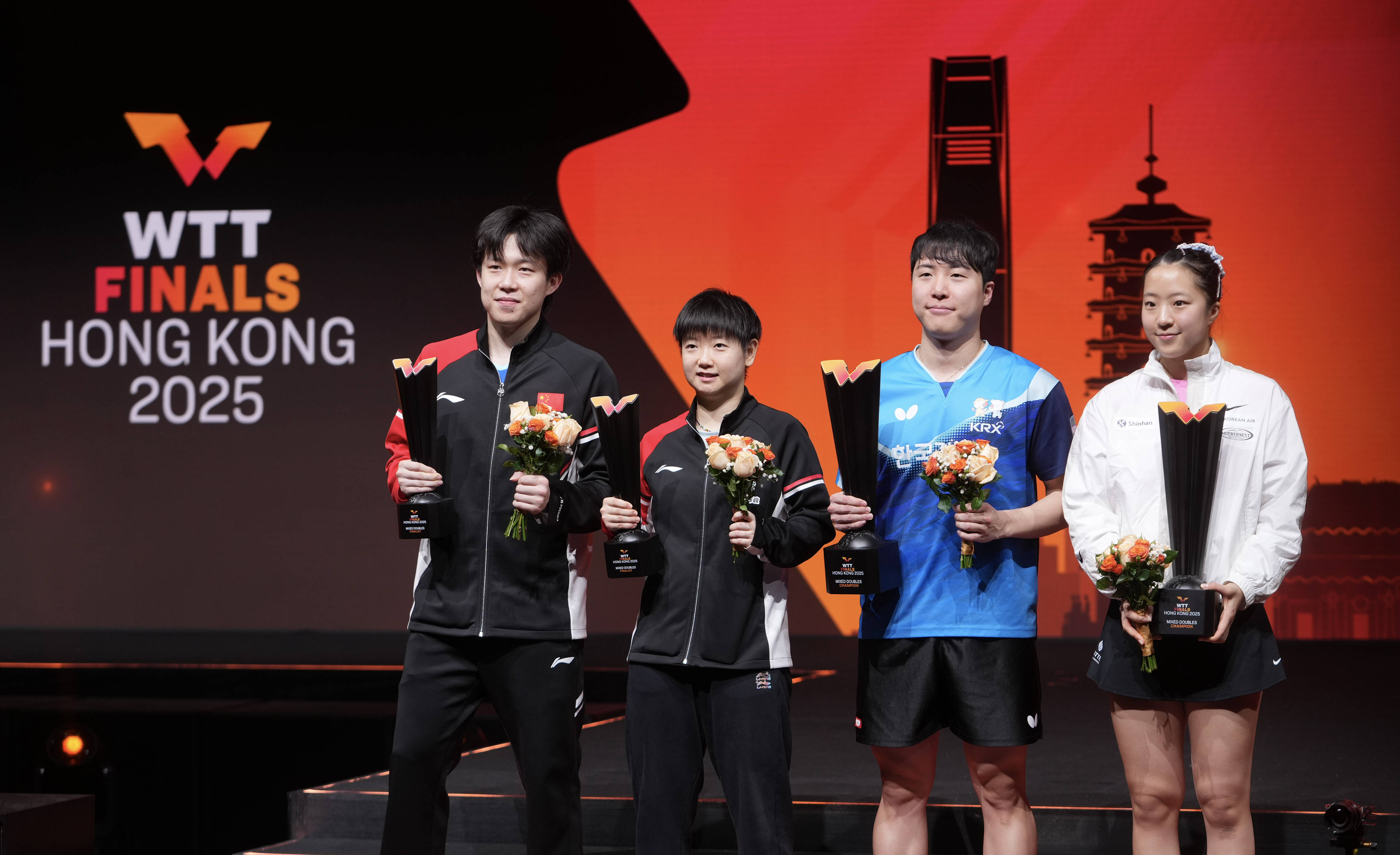 （体育）乒乓球——WTT香港总决赛：林仲勋/申裕斌混双夺冠