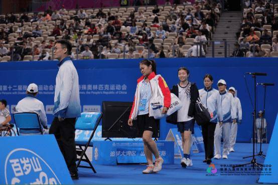 邛崃女孩站上羽毛球全国赛事领奖台