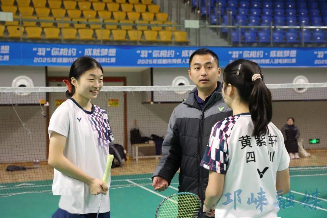 邛崃女孩站上羽毛球全国赛事领奖台