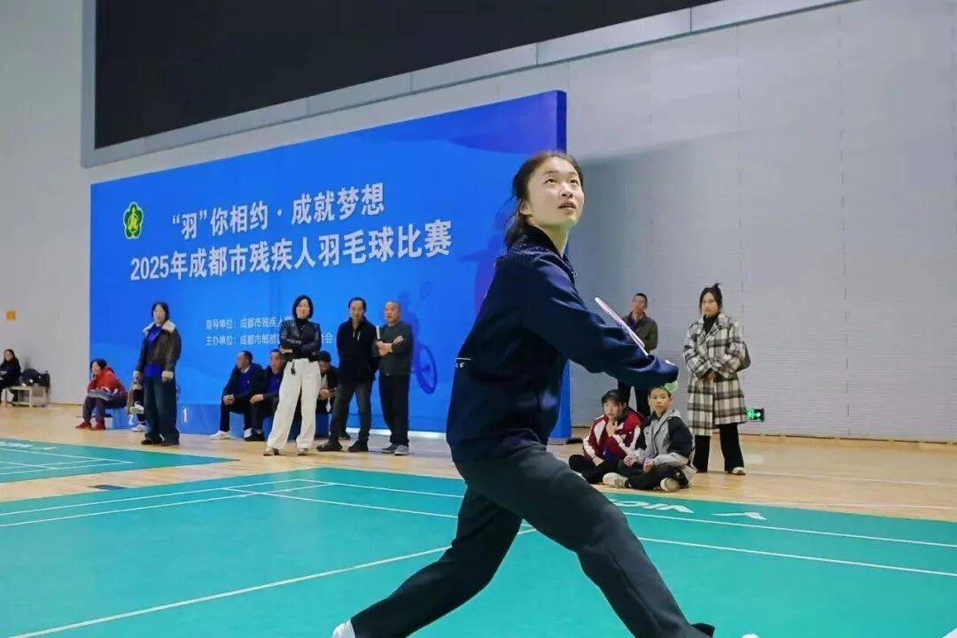 邛崃女孩站上羽毛球全国赛事领奖台