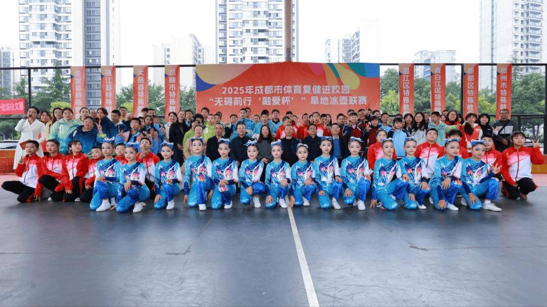 邛崃女孩站上羽毛球全国赛事领奖台