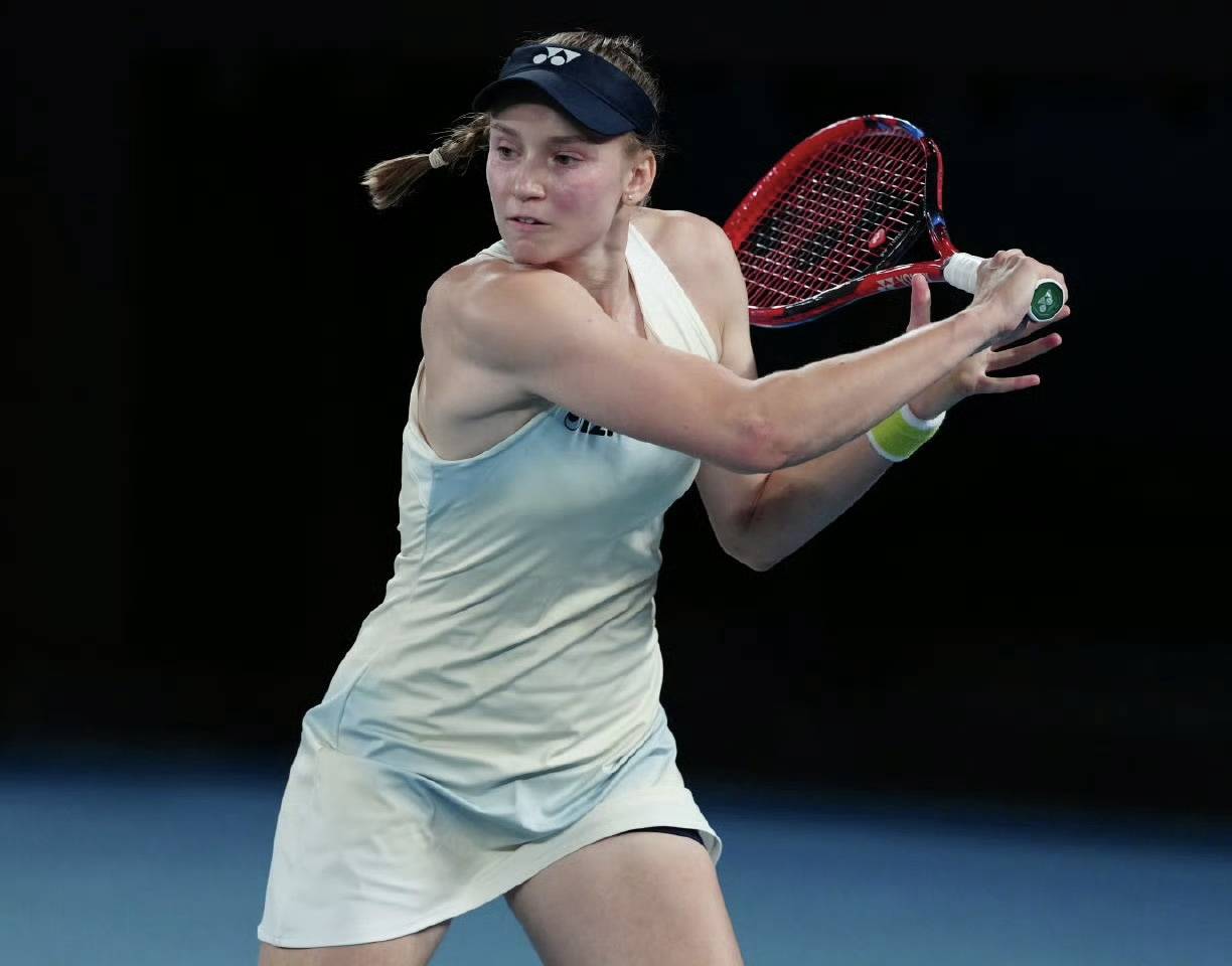 莱巴金娜首夺澳网冠军，萨巴伦卡连续两年获得亚军