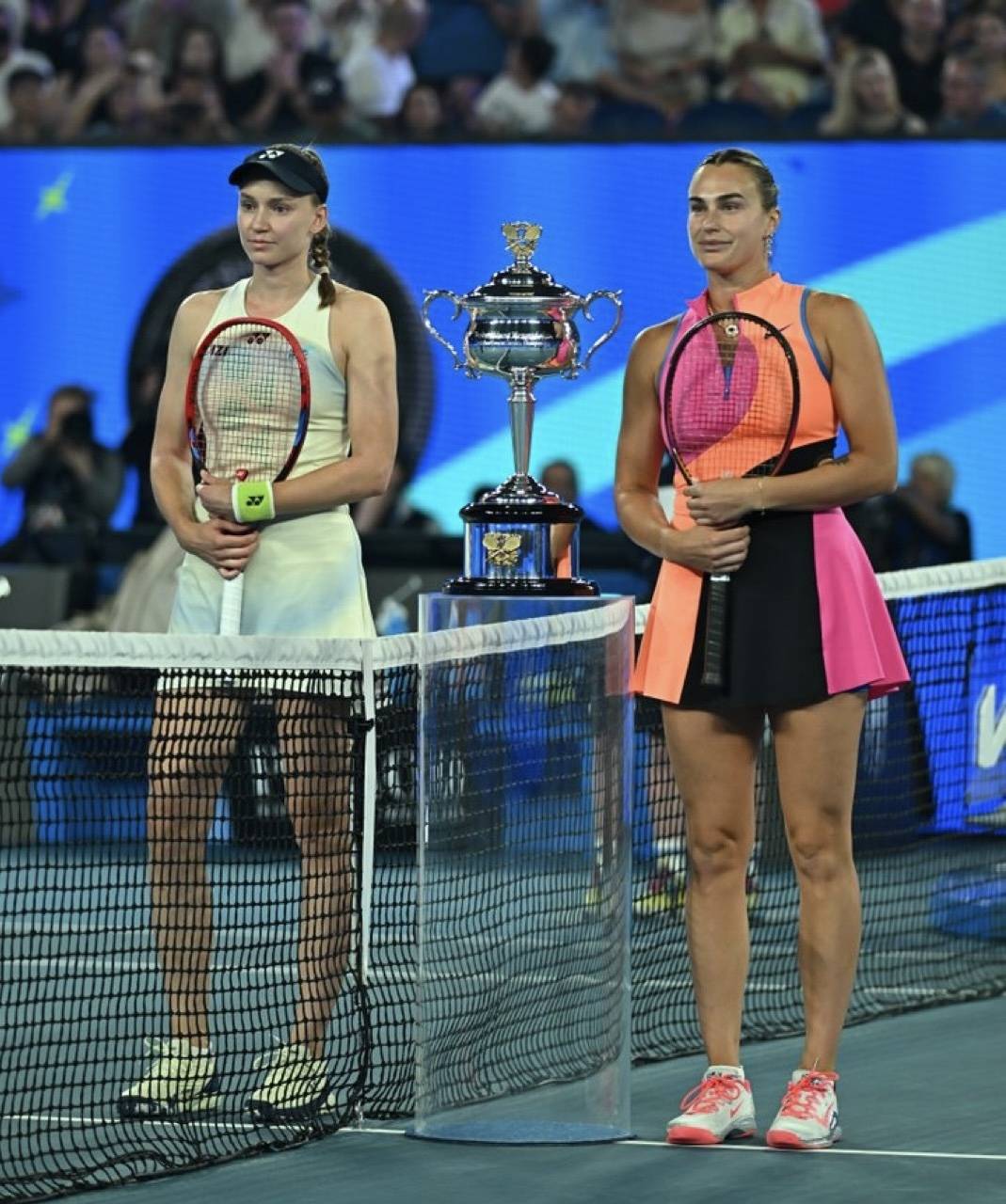 莱巴金娜首夺澳网冠军，萨巴伦卡连续两年获得亚军