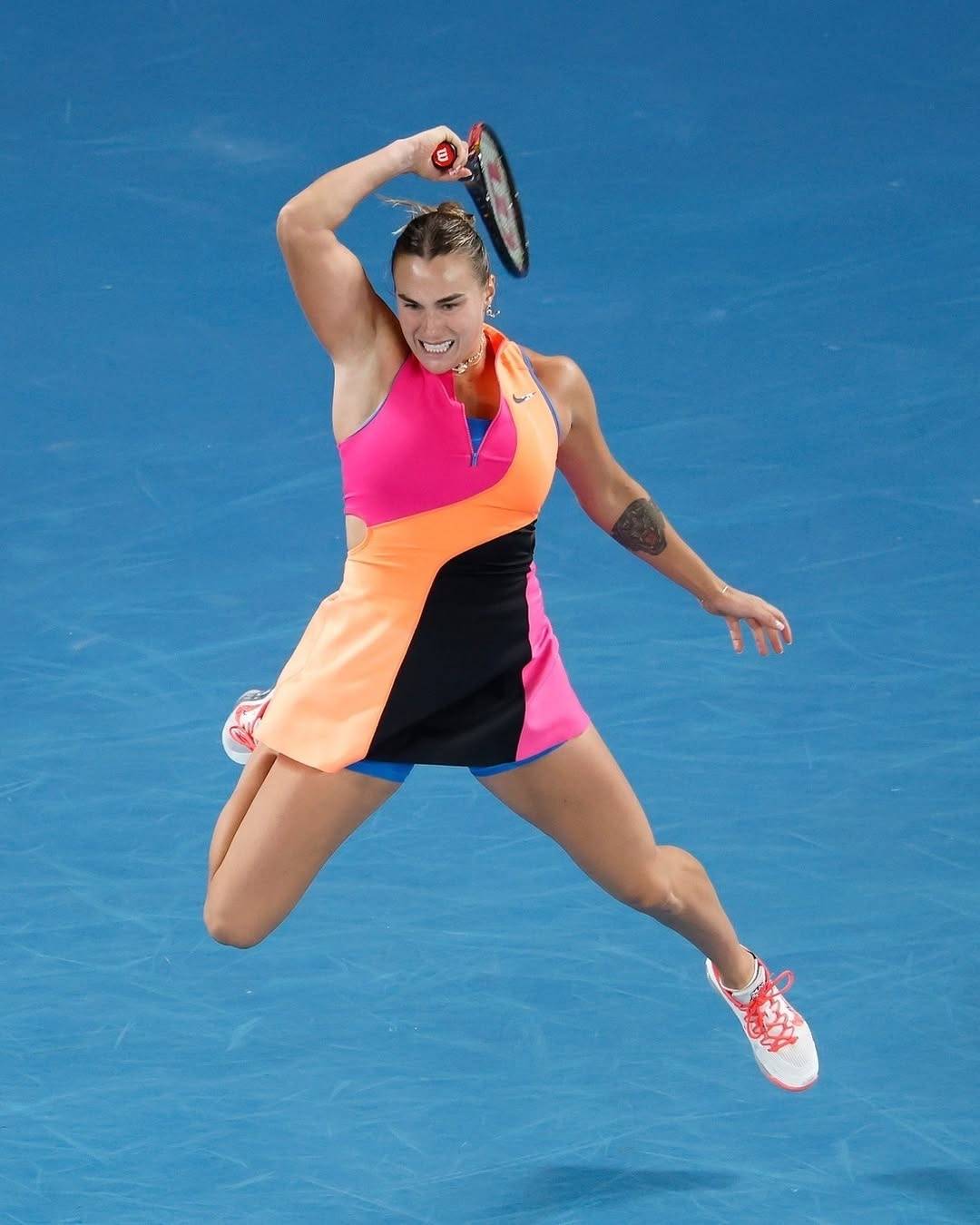 莱巴金娜首夺澳网冠军，萨巴伦卡连续两年获得亚军