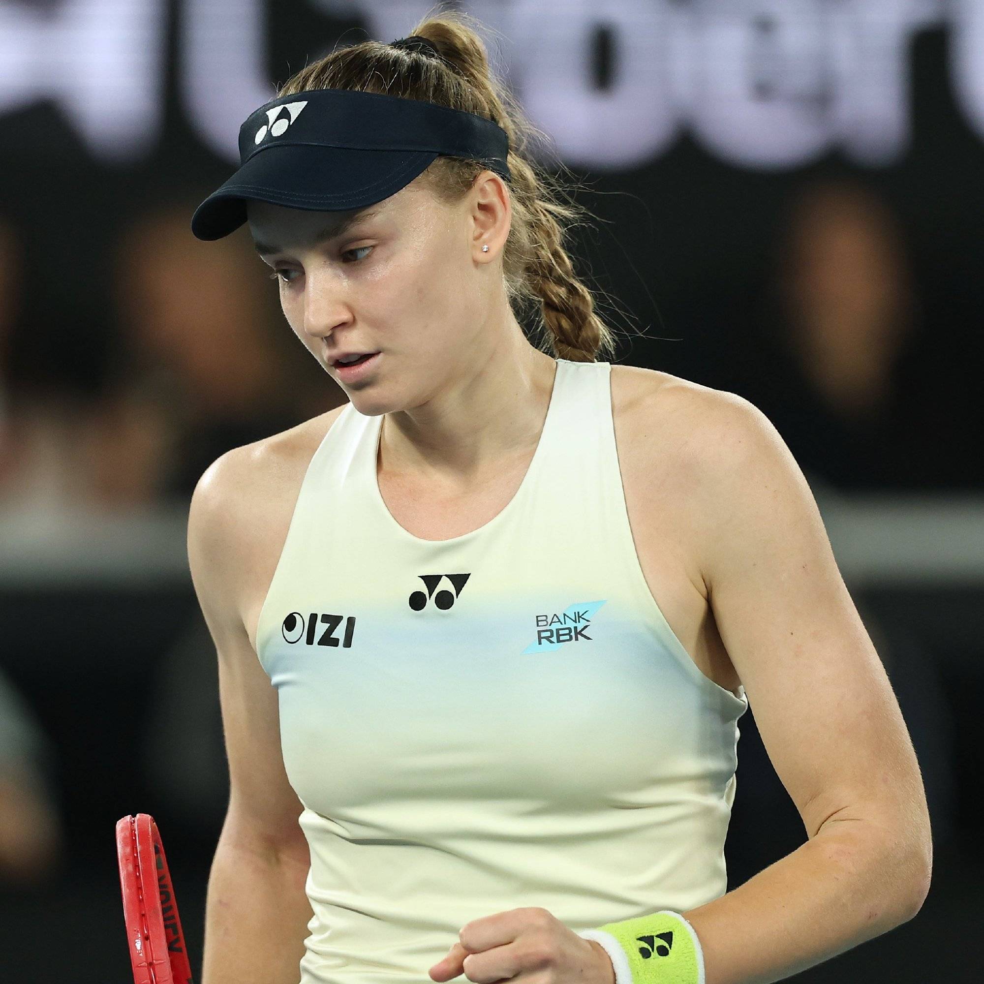 莱巴金娜首夺澳网冠军，萨巴伦卡连续两年获得亚军