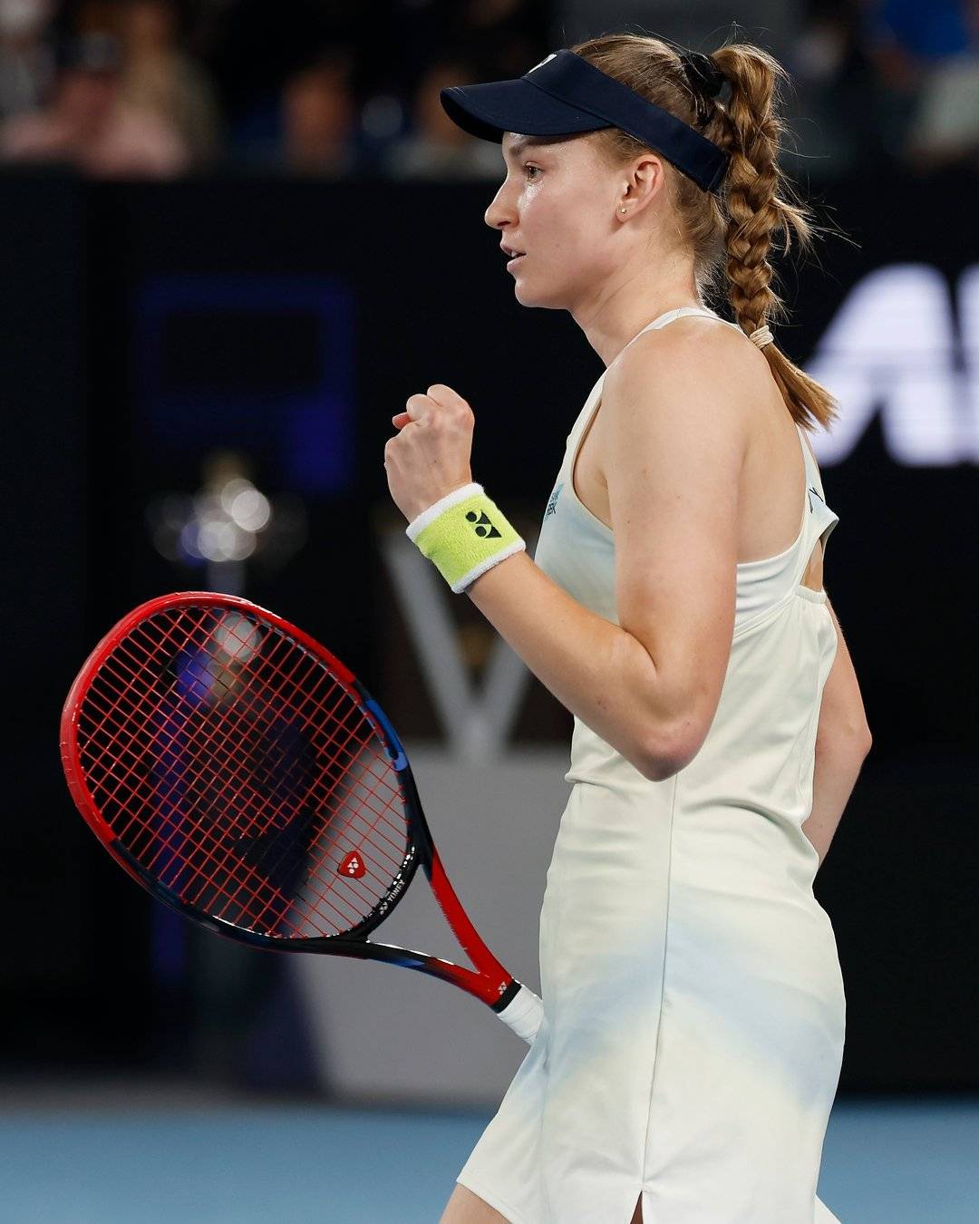 莱巴金娜首夺澳网冠军，萨巴伦卡连续两年获得亚军